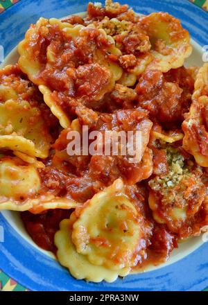 Ravioli di spinaci e ricotta Foto Stock
