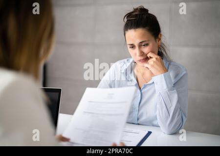 Colloquio di lavoro per lavoratori insoddisfatti errore di prima impressione Foto Stock