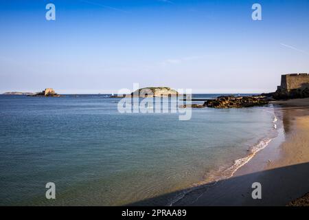 Kayak nella baia di Saint-Malo, Bretagna, Francia Foto Stock