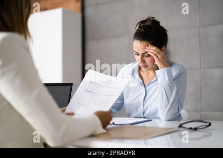 Colloquio di lavoro per lavoratori insoddisfatti errore di prima impressione Foto Stock