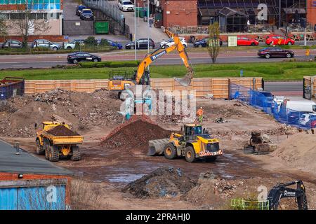 Lavori di terra attualmente in corso sul nuovo sito di Latimer a Kirkstall Road a Leeds, che sarà trasformato in blocchi di appartamenti Foto Stock