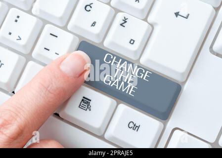 Didascalia di testo che presenta Change the Game. Concetto di business fare un movimento fare qualcosa di diverso nuove strategie -48718 Foto Stock