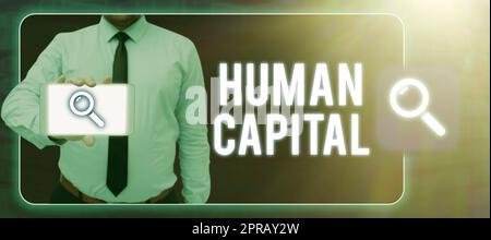 Segno di scrittura a mano Human Capital. Foto concettuale risorse collettive immateriali competenza capitale istruzione uomo in cornice digitale che mostra il cellulare con simbolo di ricerca sullo schermo. Foto Stock