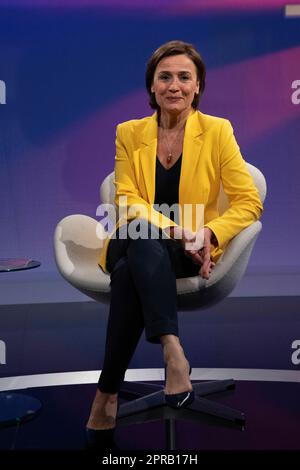 Colonia, Germania. 26th Apr, 2023. Sandra MAISCHBERGER, presentatore, ritratto, ritratto, immagine singola ritagliata, Singolo motivo, 'Maischberger', talk show, WDR/ARD, aprile 26th, 2023. Credit: dpa/Alamy Live News Foto Stock