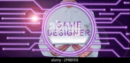 Firma scritta a mano Game Designer. Campagna di presentazione aziendale Pixel Scripting Programmers consolle grafica 3D donna che tiene il tablet nel cerchio digitale con linee che presentano idee. Foto Stock