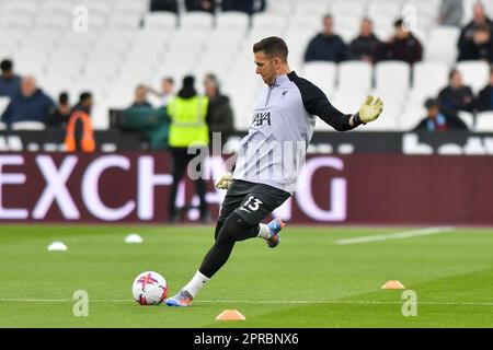 Adrian di Liverpool si sta riscaldando prima della partita della Premier League tra West Ham United e Liverpool al London Stadium di Stratford mercoledì 26th aprile 2023. (Foto: Ivan Yordanov | NOTIZIE MI) Credit: NOTIZIE MI & Sport /Alamy Live News Foto Stock