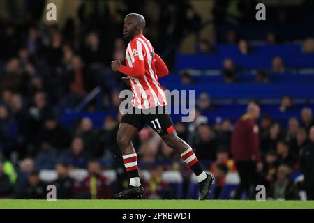 Londra, Regno Unito. 26th Apr, 2023. Yoane Wissa di Brentford visto durante la partita della Premier League tra Chelsea e Brentford a Stamford Bridge, Londra, Inghilterra il 26 aprile 2023. Foto di Carlton Myrie. Solo per uso editoriale, licenza richiesta per uso commerciale. Non è utilizzabile nelle scommesse, nei giochi o nelle pubblicazioni di un singolo club/campionato/giocatore. Credit: UK Sports Pics Ltd/Alamy Live News Foto Stock