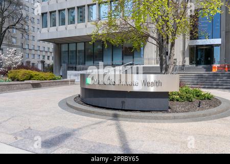 Toronto, Canada - 26 aprile 2023: Manulife Private Wealth Office Building a Toronto, Canada. Foto Stock