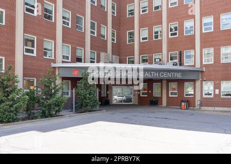 Toronto, Canada - 26 aprile 2023: L'Esercito della salvezza Toronto Grace Health Centre entrata a Toronto Foto Stock