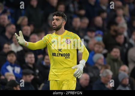 Londra, Regno Unito. 26th Apr, 2023. David Raya del Brentford FC durante la partita della Chelsea vs Brentford FC Premier League allo Stamford Bridge London Credit: MARTIN DALTON/Alamy Live News Foto Stock