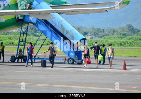 Surabaya, Giava Orientale, Indonesia. 26th Apr, 2023. Homecomers da Giacarta arrivando all'Aeroporto Internazionale di Juanda a Surabaya. L'aeroporto di Juanda ha servito 397.873 passeggeri durante il periodo del ritorno a casa. (Credit Image: © Moch Farabi Wardana/Pacific Press via ZUMA Press Wire) SOLO PER USO EDITORIALE! Non per USO commerciale! Foto Stock