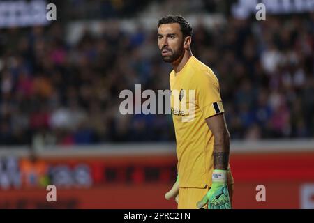 Bergamo, Italia. 24th Apr, 2023. Italia, Bergamo, aprile 24 2023: Rui Patricio (portiere Roma) in attesa di un lancio nel primo tempo durante la partita di calcio ATALANTA BC vs AS ROMA, Serie A Tim 2022-2023 day31 Gewiss Stadium (Credit Image: © Fabrizio Andrea Bertani/Pacific Press via ZUMA Press Wire) SOLO USO EDITORIALE! Non per USO commerciale! Foto Stock