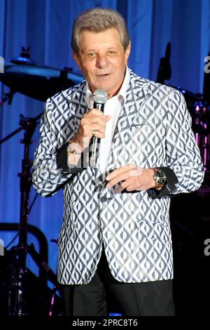 22 aprile 2023, Atlantic City, New Jersey, USA: FRANKIE AVALON suona al Golden Nugget. (Credit Image: © Donald Kravitz/ZUMA Press Wire) SOLO PER USO EDITORIALE! Non per USO commerciale! Foto Stock