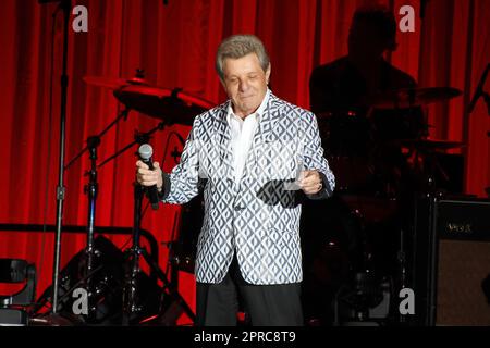 22 aprile 2023, Atlantic City, New Jersey, USA: FRANKIE AVALON suona al Golden Nugget. (Credit Image: © Donald Kravitz/ZUMA Press Wire) SOLO PER USO EDITORIALE! Non per USO commerciale! Foto Stock