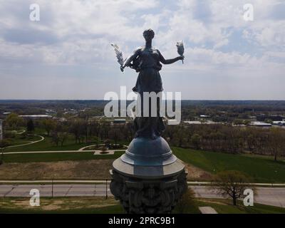 Fotografia aerea del complesso del Campidoglio dello Stato, Des Moines, Iowa, USA in una splendida giornata primaverile. Foto Stock