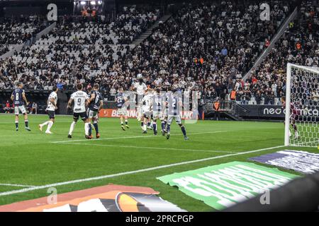 San Paolo, Brasile. 27th Apr, 2023. SP - SAO PAULO - 04/26/2023 - COPA DO BRASIL 2023, CORINTHIANS X REMO - Corinthians giocatore compete con Remo giocatore durante una partita allo stadio Arena Corinthians per il campionato 2023 Copa do Brasil. Foto: Marcello Zambrana/AGIF/Sipa USA Credit: Sipa USA/Alamy Live News Foto Stock