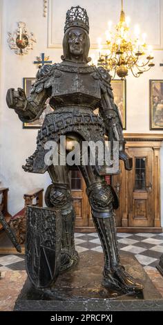 rudolph i di bronzo asburgico al museo Hofkirche di Innsbruck per l'imperatore Massimiliano I. Foto Stock