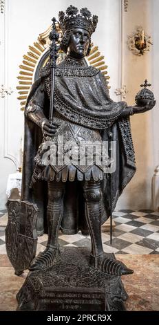 Alberto i, la statua in bronzo del Re dei Romani presso il museo Hofkirche di Innsbruck per l'imperatore Massimiliano I. Foto Stock