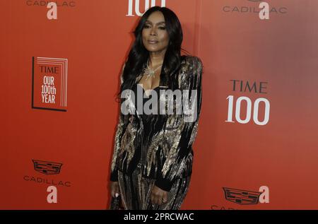 New York, Stati Uniti. 26th Apr, 2023. Angela Bassett arriva sul tappeto rosso al Gala 2023 TIME100 di mercoledì 26 aprile 2023 a New York. Foto di Peter Foley/UPI Credit: UPI/Alamy Live News Foto Stock