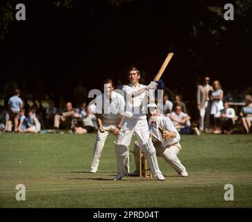 Foto del file datata 21/07/68 del Principe Carlo che batte per Lord Brabourne's XI contro una squadra di piloti del Gran premio a Mersham vicino Ashford, Kent. Le foto di ogni anno della vita del Re sono state compilate dall'agenzia di stampa PA, per celebrare l'incoronazione di Carlo III. Data di emissione: Giovedì 27 aprile 2023. Foto Stock