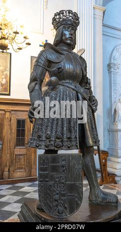 Filippo la Fiera, Duca di Borgogna, e re di Castiglia statua di bronzo al museo Hofkirche di Innsbruck per l'imperatore Massimiliano I. Foto Stock