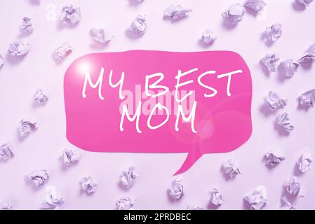 Cartello con la mia migliore mamma. Foto concettuale ammirate avere affetto sentimenti buoni amore per la madre involucri di carta posizionati intorno a bolla vocale con informazioni importanti. Foto Stock