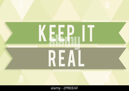 Scrittura visualizzazione testo reale. Concetto aziendale siate voi stessi onesti autentici sinceri dite la verità sempre mano di donna con foglio vuoto che rappresenta pubblicità e branding. Foto Stock