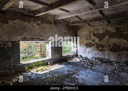 Abbandonata città fantasma militare dell'Unione Sovietica segreta Irbene in Lettonia Foto Stock