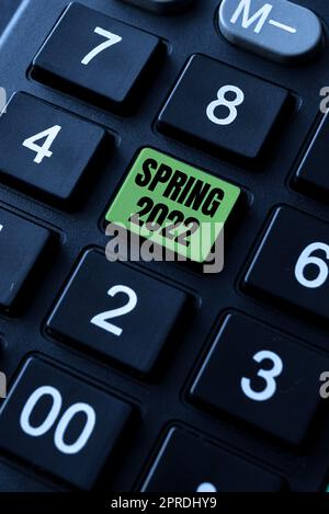 Esposizione concettuale Primavera 2022. Business Overview periodo dell'anno in cui i fiori sorgono dopo la stagione invernale -49207 Foto Stock