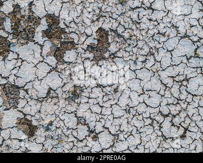 Geologia. Fiumi e laghi secchi. Siccità, riscaldamento globale e cambiamento climatico. Terra secca e terra incrinata.deserto secco, stagione della siccità. Idea concetto simbolo disastro ecologia in natura. Foto Stock