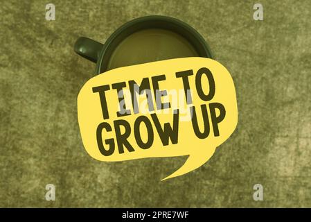 Scrittura che mostra il tempo del testo per crescere Upconoscendo che siete persona matura hanno responsabilità, concetto del Internet sapendo che siete hav della persona matura Foto Stock