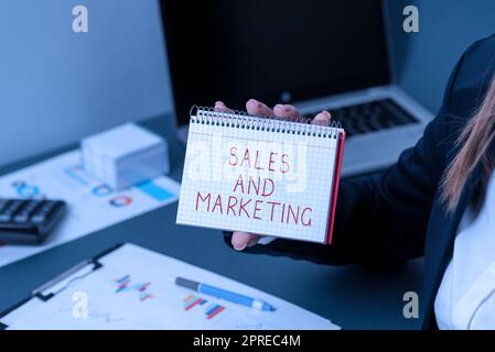 Scrittura che visualizza il testo Vendite e Marketing, Pubblicità di affari di concetto di affari, promozione e strategia commerciale Foto Stock