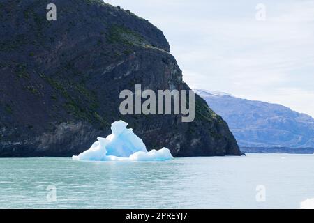 Navigazione sul lago Argentino, Patagonia paesaggio, Argentina Foto Stock