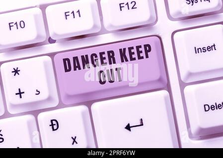Ispirazione che mostra pericolo segno tenersi fuori. Foto concettuale avvertenza attenzione stare lontano da questo punto segnale di sicurezza cornice con foglie e fiori intorno e annunci importanti all'interno. Foto Stock