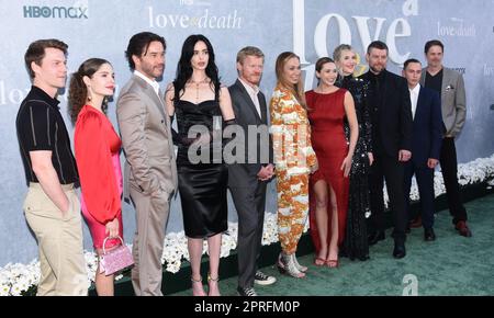 Los Angeles, California, USA 26th Aprile 2023 (L-R) attore Adam Cropper, attore Tom Pelphrey, attrice Krysten Ritter, attore Jesse Plemons, attrice Elizabeth Marvel, L'attrice Elizabeth Olsen, l'attrice Lily Rabe, l'attore Patrick Fugit, l'attore Keir Gilchrist e l'attore Richard C. Long partecipano alla prima di Los Angeles della Max Original Limited Series 'Love & Death' presso la Director's Guild of America il 26 aprile 2023 a Los Angeles, California, USA. Foto di Barry King/Alamy Live News Foto Stock