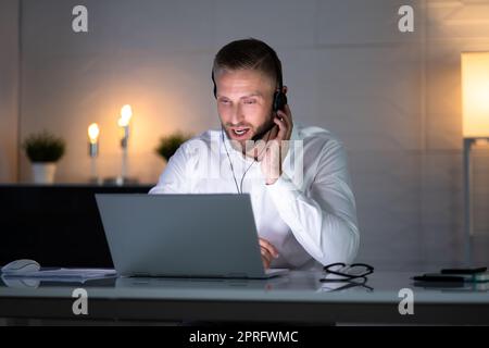 Visione di Online Video Conference Meeting Foto Stock