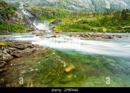 Cascata nella Valle delle cascate in Norvegia Foto Stock