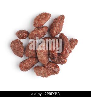 Gustose mandorle tostate su sfondo bianco, dolci di stagione, spuntini di Natale Foto Stock