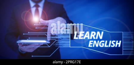 Didascalia concettuale Impara l'inglese. Business Concept Study Another Language Learn Something Foreign Communication sitting businessman Reasoning Important Announcements with Signs in back. Foto Stock