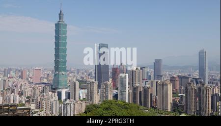 Taipei, Taiwan 11 aprile 2022: Skyline della città di Taipei Foto Stock