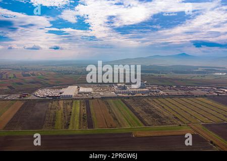 Lavorazione legname fabbrica moderna sopra la vista superiore drone Foto Stock