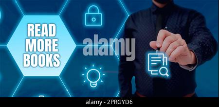 Cartello con la scritta Read More Books (leggi altri libri). Word Written On aumenta il tuo livello di istruzione Acquisisci conoscenze aggiuntive da uomo d'affari che indossa le cuffie per realtà virtuale e ti diverte con il simulatore. Foto Stock