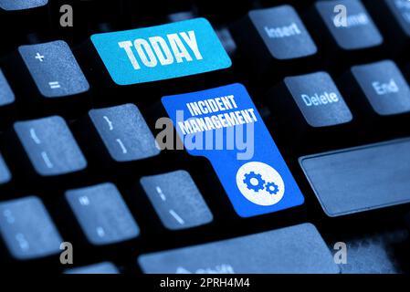 Cartello di testo che mostra Incident Management, Internet Concept prodotti esistenti servizi entrano in nuovo essere Foto Stock