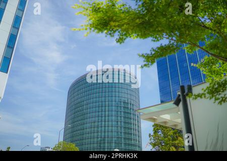 Gruppo di edifici e cielo blu di Yokohama Minato Mirai Foto Stock