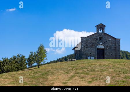 Colline intorno alla Chiesa della Madonna dell'Orsaro, Parma, Italia Foto Stock