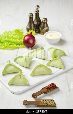 Gnocchi surgelati con spinaci Foto Stock