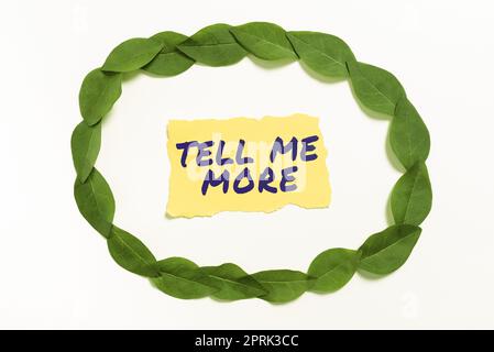 Ispirazione mostrando segno Tell Me More, Internet Concept Una chiamata per iniziare una conversazione condividere più conoscenze Foto Stock
