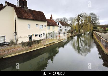 Il fiume Blackwater nel villaggio di Coggeshall, Essex, Inghilterra Foto Stock