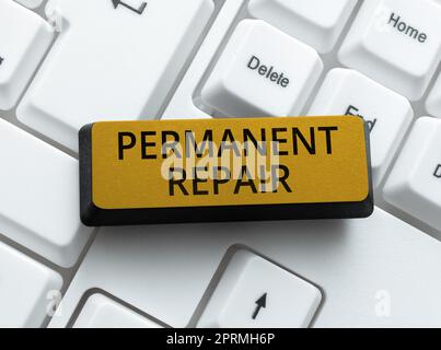 Cartello di testo che mostra la Riparazione permanente, parola scritta su una persona che viene pagata per aiutare un'altra ad acquistare le merci Foto Stock