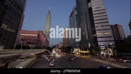 Taipei, Taiwan, 11 aprile 2022: Taipei di notte Foto Stock